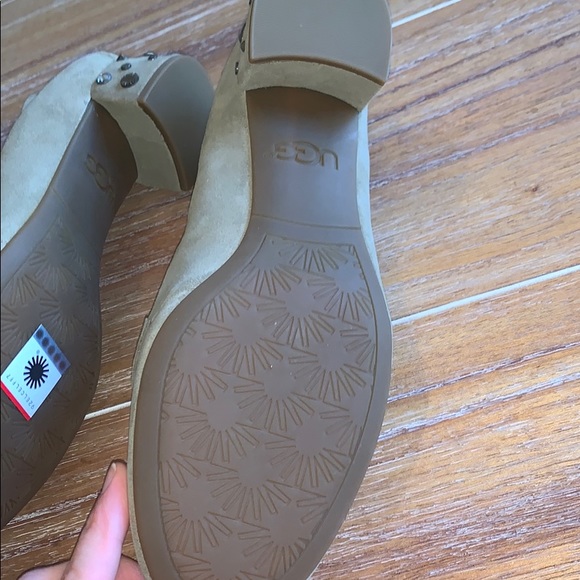 UGG Elise Studded Suede Leather Shoe Beige 9 NIB - Picture 10 of 14